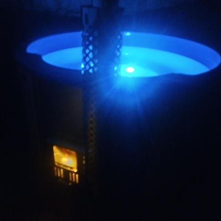 Gite Avec Son Bain Nordique Privatif Au Feu De Bois Pleubian Exterior photo
