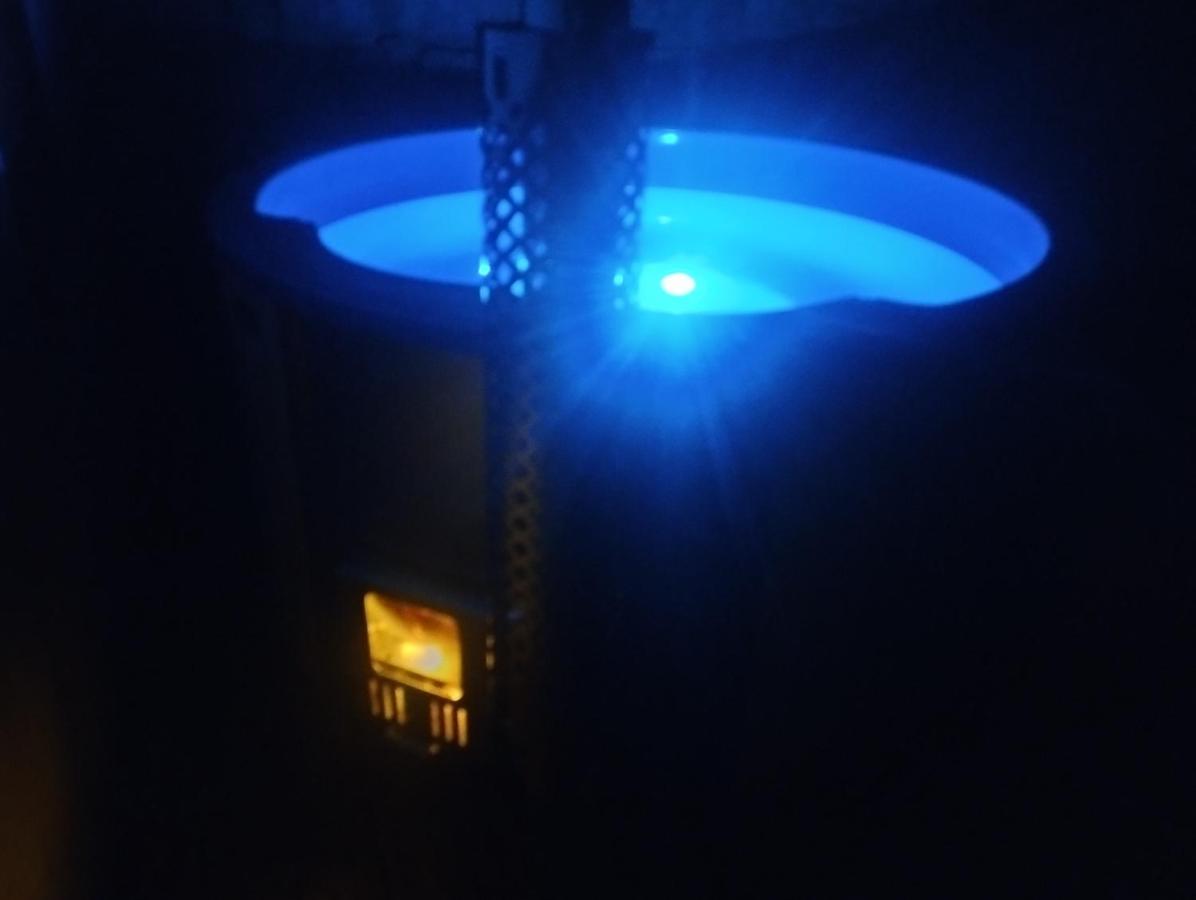 Gite Avec Son Bain Nordique Privatif Au Feu De Bois Pleubian Exterior photo